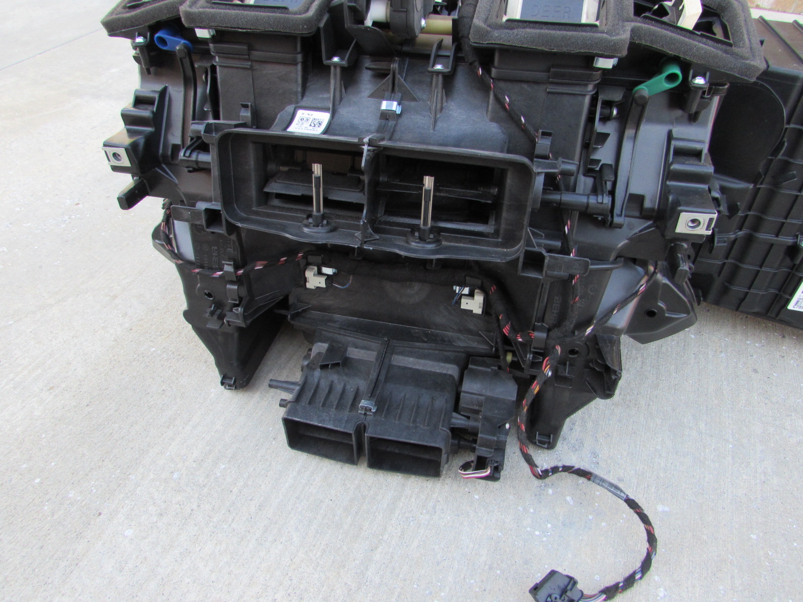 BMW AC Air Conditioning Evaporator Heater Core Box w/ Actuators Complete Assembly 64119241194